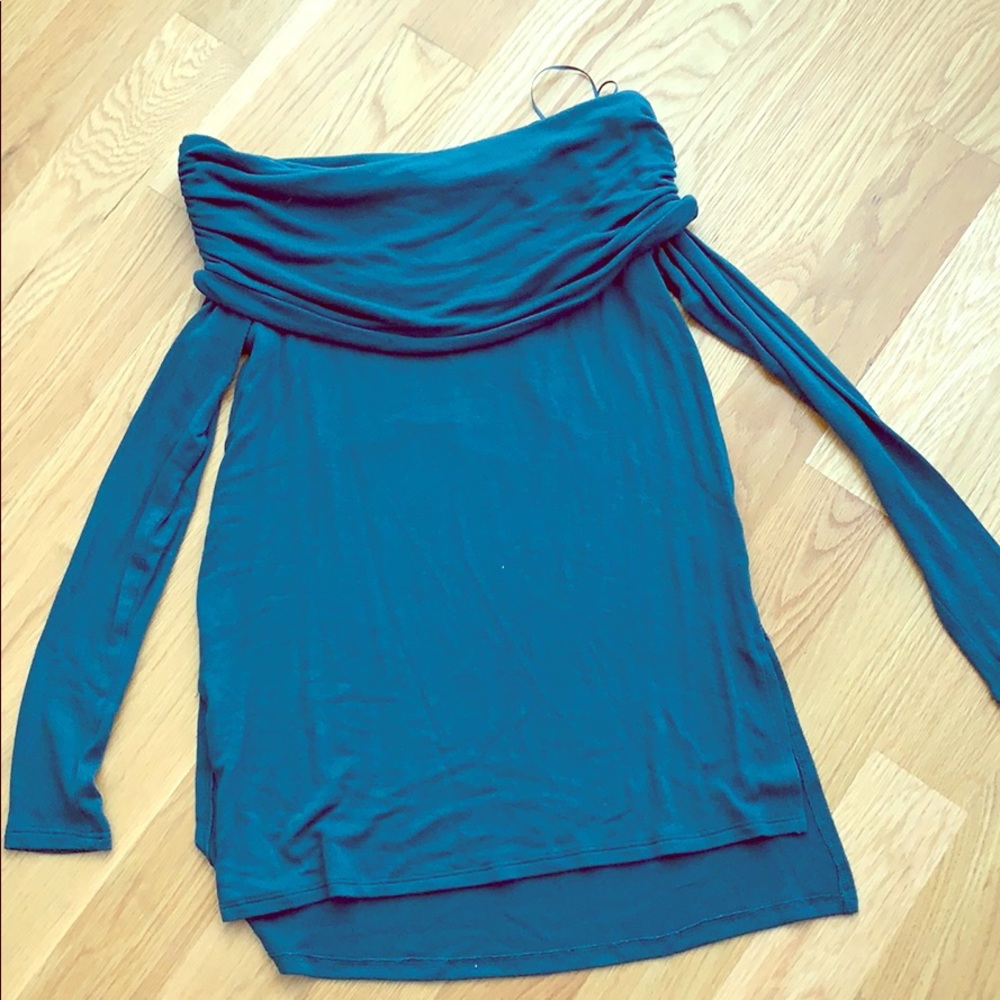 Size M off the shoulder tunic sweater